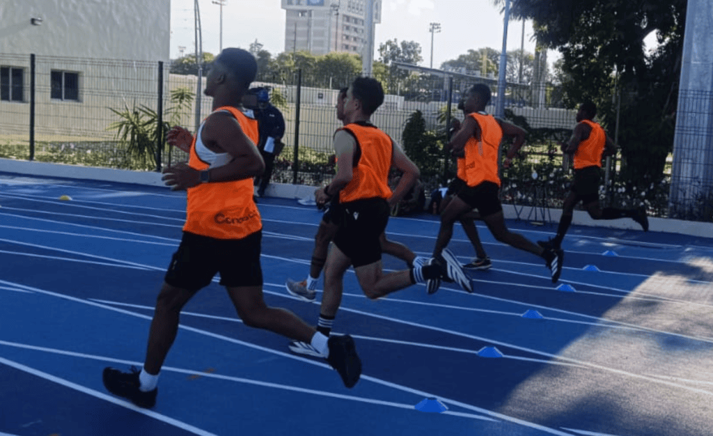Todos los árbitros dominicanos aprobaron evaluación física para optar a la insignia FIFA 2027